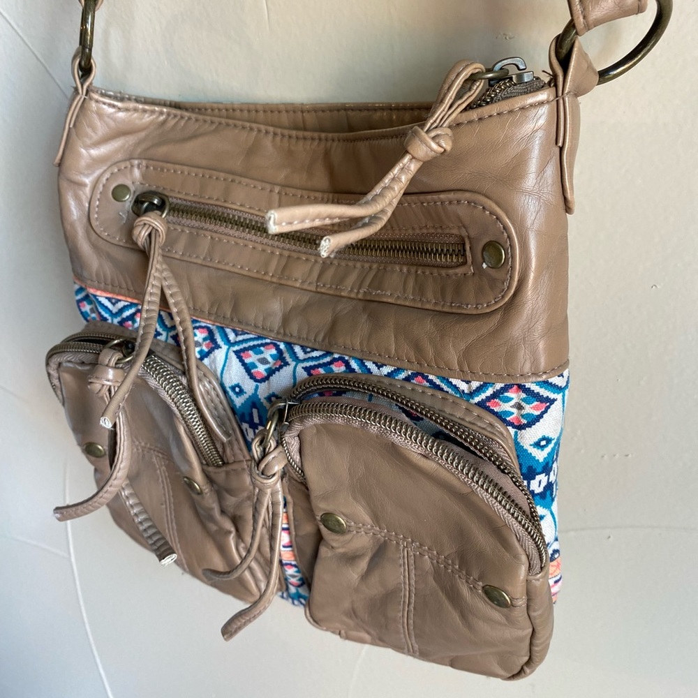 Medium size patterned purse